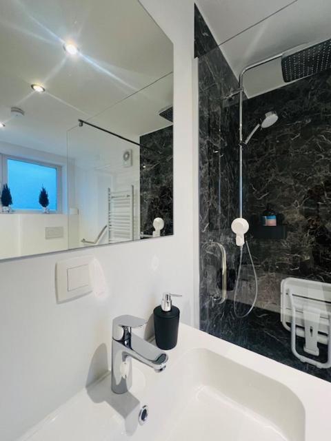 Cosy Hotel Mechelen Bagian luar foto